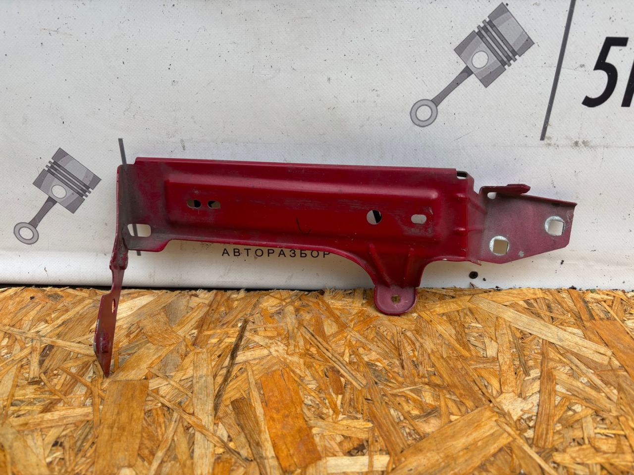 крепление ( кронштейн ) крыла Alfa Romeo Stelvio 1 поколение 949 2019, 2.0 л., бензин, АКПП, rosso red, внедорожник 5 дв., полный привод, правый руль - фото №1