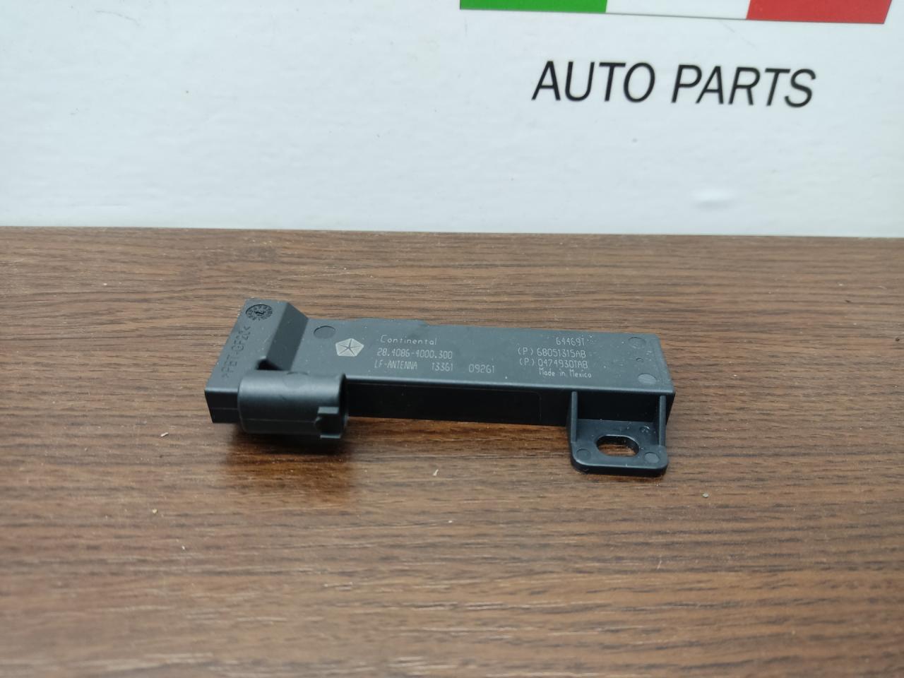 Антенна системы комфортного доступа Alfa Romeo Giulia 2 поколение 952 2019, 2.9 л., бензин, АКПП, black vulcano, седан, задний привод, правый руль, 68051315 - фото №1