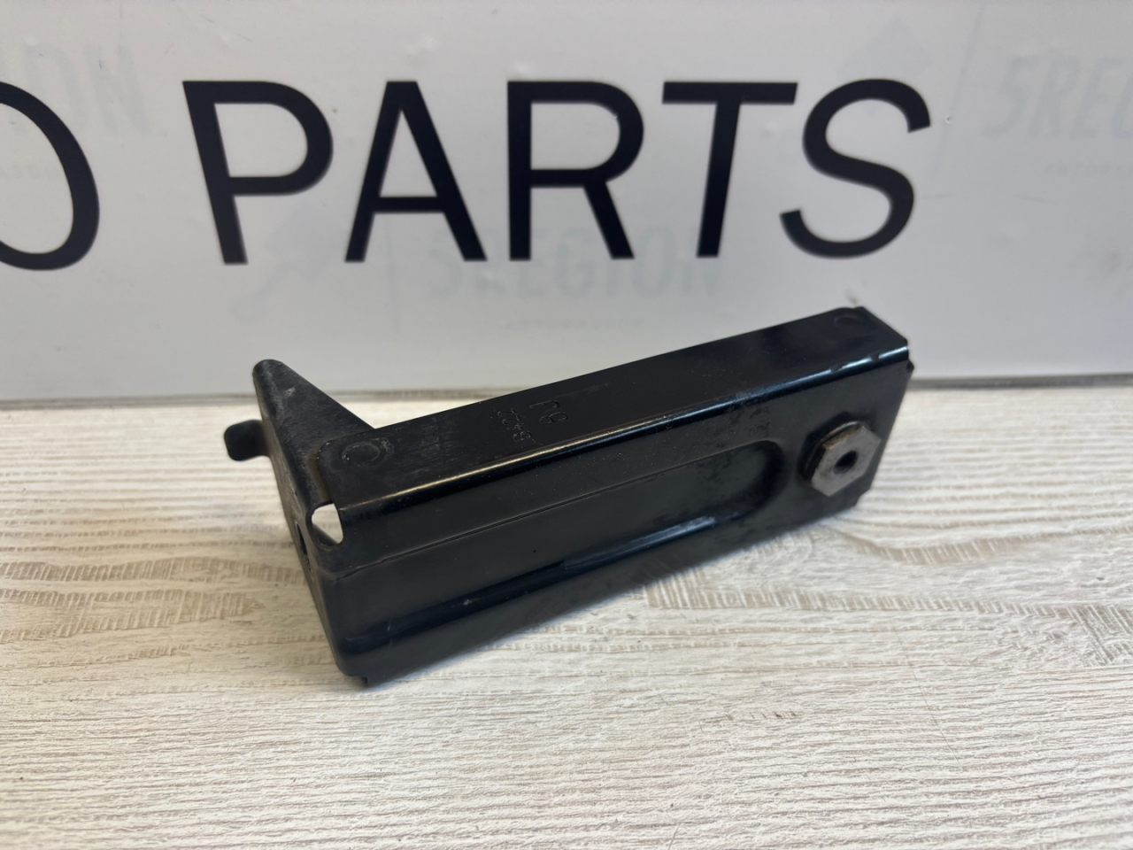 крепление фары левой Alfa Romeo Stelvio 1 поколение 949 2019, 2.9 л., бензин, АКПП, внедорожник 5 дв., полный привод, правый руль - фото №1