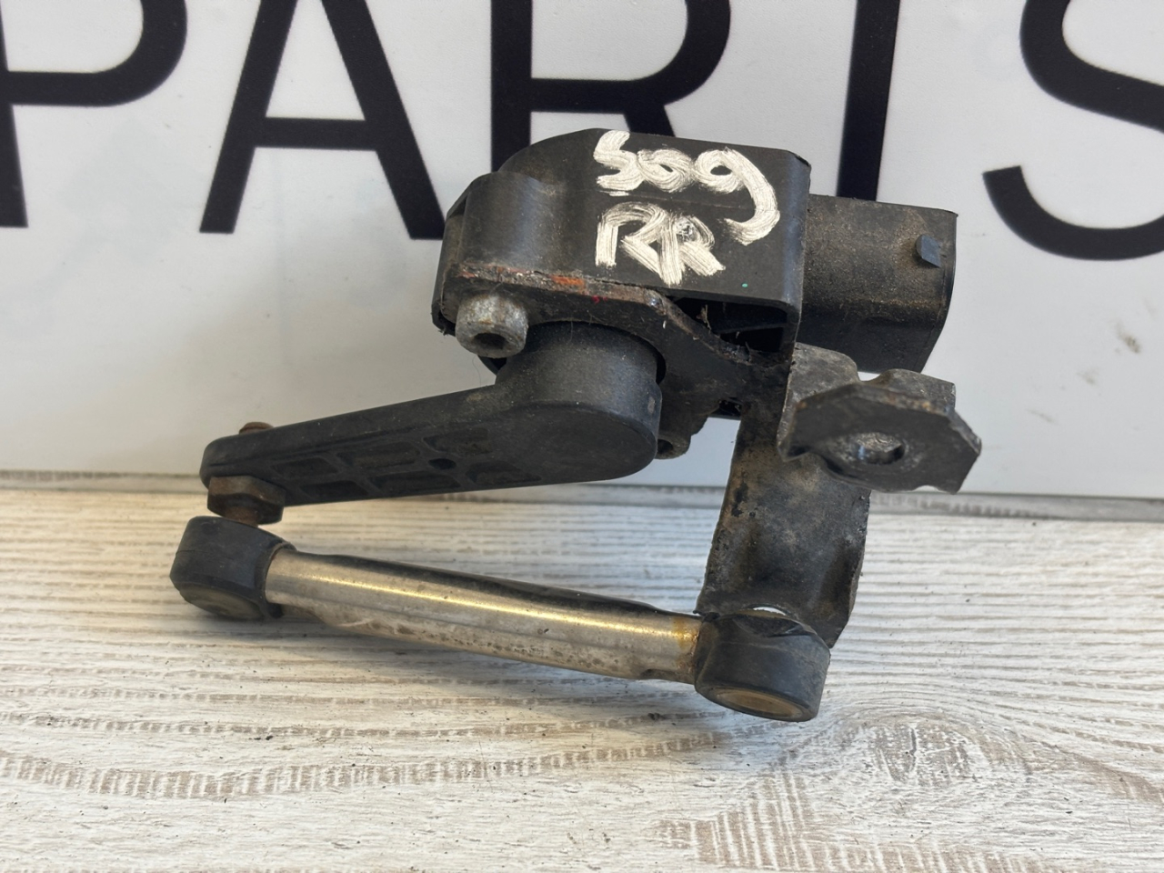 датчик дорожного просвета Alfa Romeo Stelvio 1 поколение 949 2019, 2.2 л., дизель, АКПП, внедорожник 5 дв., полный привод, правый руль, 1307213013 - фото №1