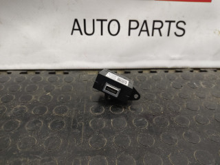 разъем AUX / USB Alfa Romeo Stelvio 1 поколение [рестайлинг] 949 2021, 2.0 л., бензин, АКПП, vesuvio gray metallic, внедорожник 5 дв., полный привод, правый руль, 505493820