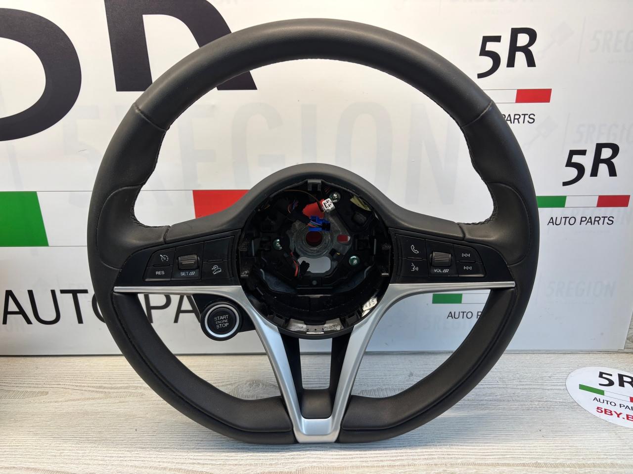 руль Alfa Romeo Stelvio 1 поколение 949 2019, 2.0 л., бензин, АКПП, vesuvio gray metallic, внедорожник 5 дв., полный привод, правый руль - фото №1