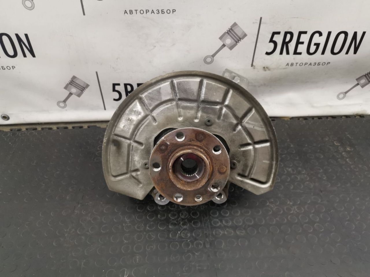 кулак задний левый Alfa Romeo Giulia 2 поколение 952 2018, 2.0 л., бензин, АКПП, rosso red, седан, полный привод - фото №1