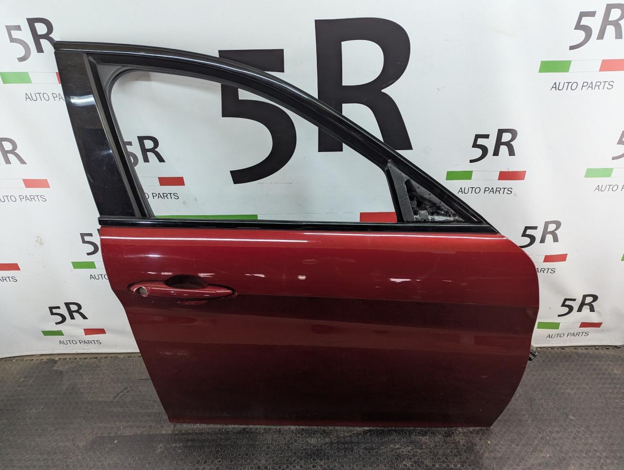 дверь передняя правая Alfa Romeo Giulia 2 поколение 952 2017, 2.9 л., бензин, АКПП, rosso competizione, седан, задний привод - фото №1