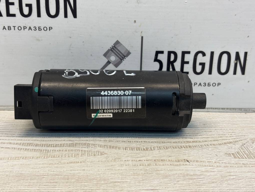 моторчик регулировки сиденья Alfa Romeo Giulia 2 поколение 952 2018, 2.0 л., бензин, АКПП, rosso red, седан, полный привод, 443683007 - фото №1