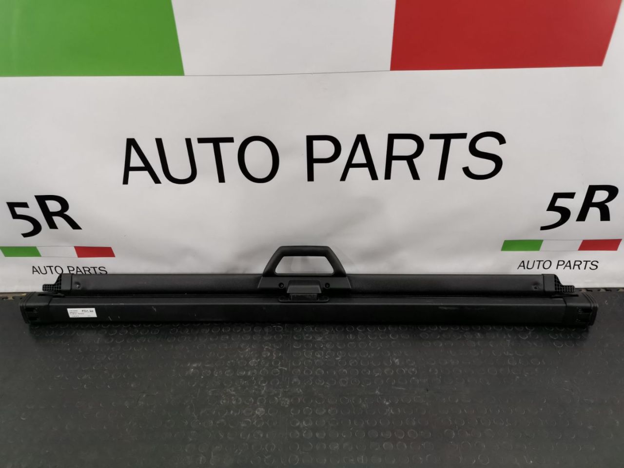 шторка багажника Alfa Romeo Stelvio 1 поколение 949 2019, 2.0 л., бензин, АКПП, rosso red, внедорожник 5 дв., полный привод, правый руль, 156146352 - фото №1