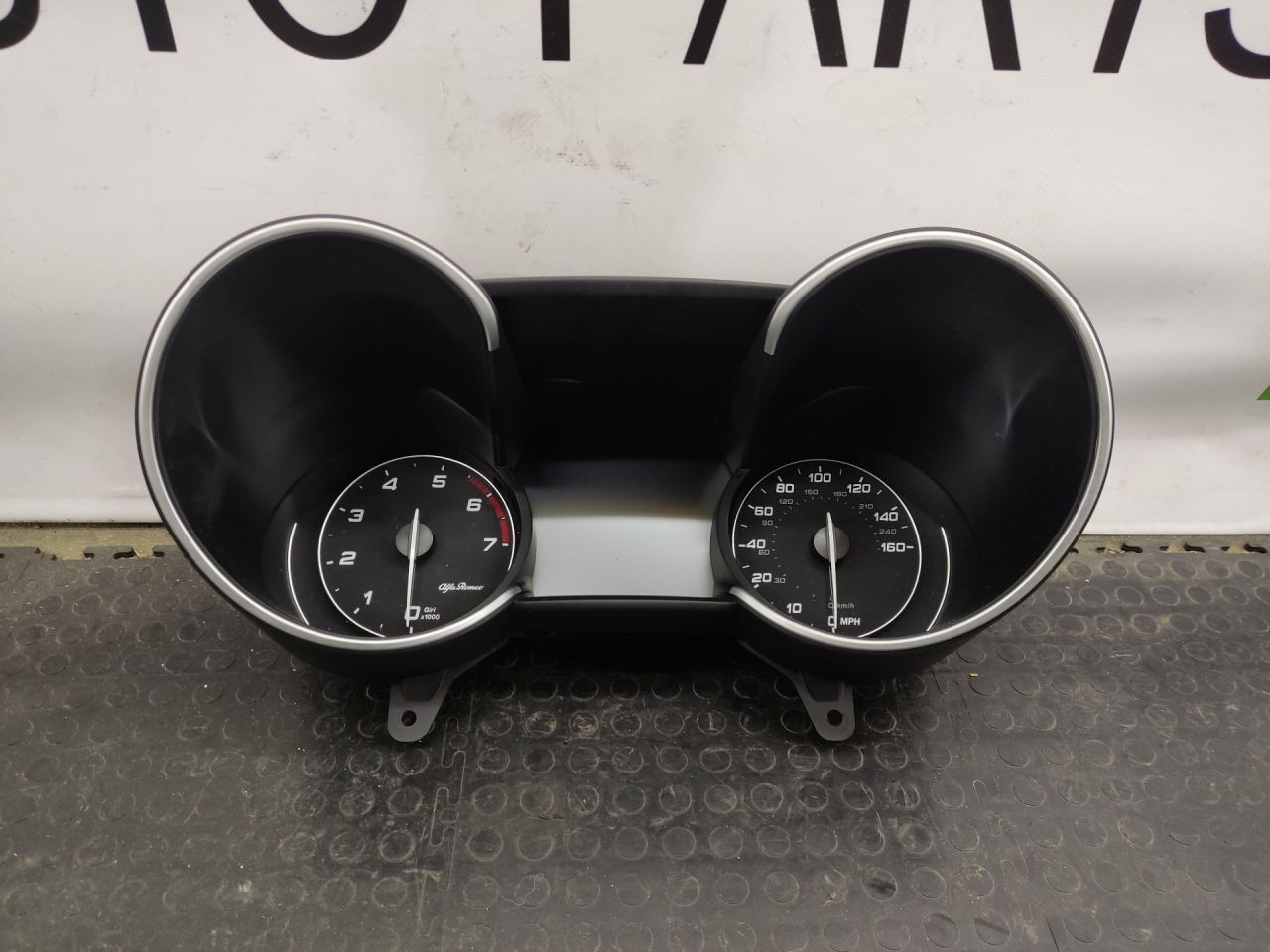 щиток приборов (приборная панель) Alfa Romeo Giulia 2 поколение 952 2018, 2.0 л., бензин, АКПП, седан, задний привод, правый руль, 50554631 - фото №1