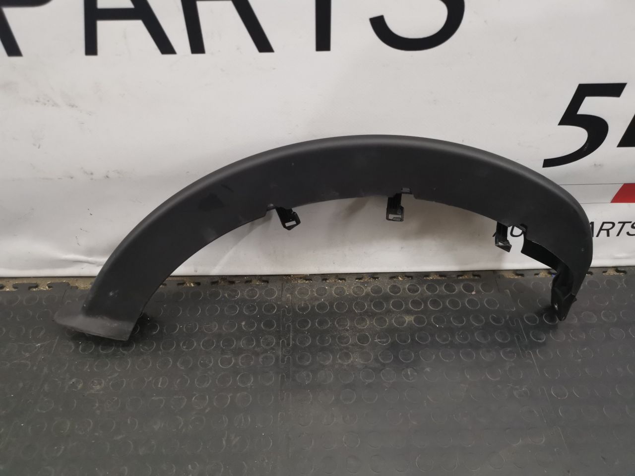 накладка петли багажника Alfa Romeo Giulia 2 поколение 952 2018, 2.0 л., бензин, АКПП, седан, задний привод, правый руль, 156107135 - фото №1