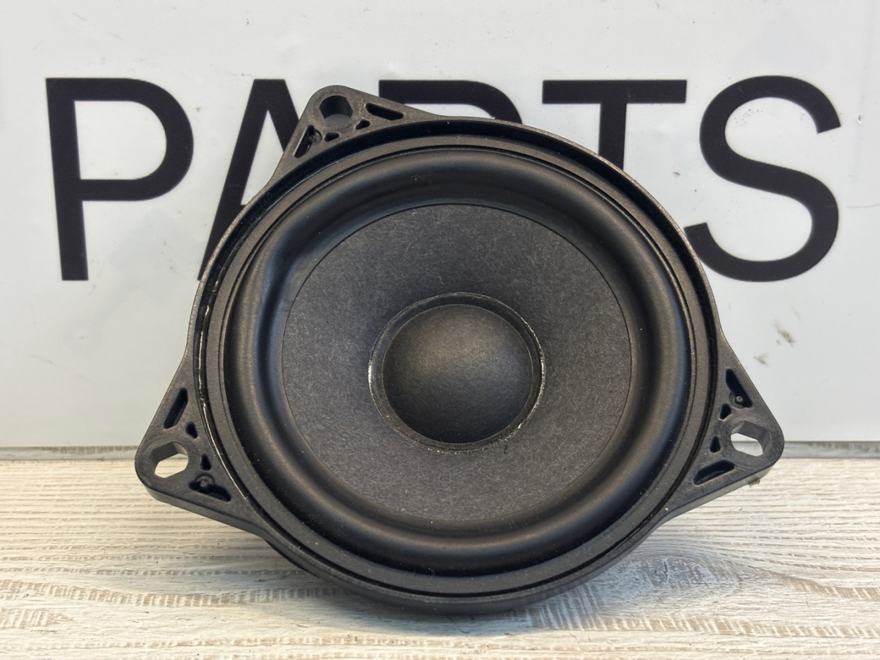 динамик Tesla Model 3 1 поколение 2020, электро, полный привод, правый руль, 1079742 - фото №1