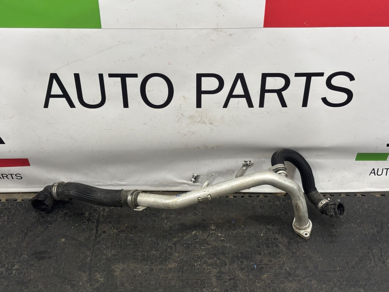 патрубок (трубопровод, шланг) Alfa Romeo Stelvio 1 поколение 949 2018, 2.0 л., бензин, АКПП, полный привод, 50549759 - фото №1