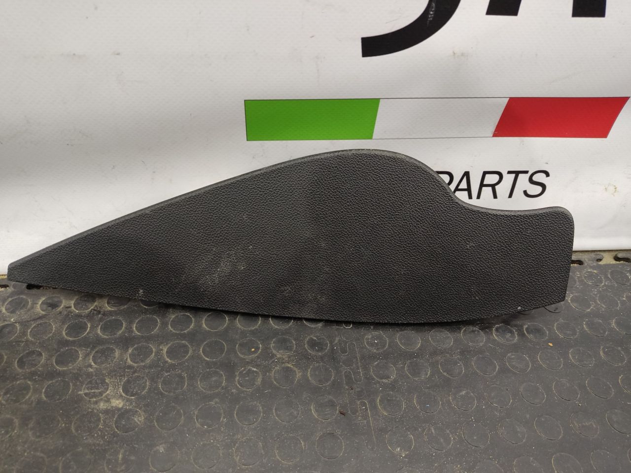 накладка на торпедо (консоль) Alfa Romeo Stelvio 1 поколение 949 2019, 2.0 л., бензин, АКПП, rosso red, внедорожник 5 дв., полный привод, правый руль, 156108695 - фото №1