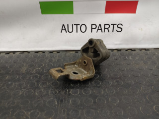 кронштейн глушителя Alfa Romeo Stelvio 1 поколение 949 2018, 2.0 л., бензин, АКПП, полный привод, 50533703, 50544451