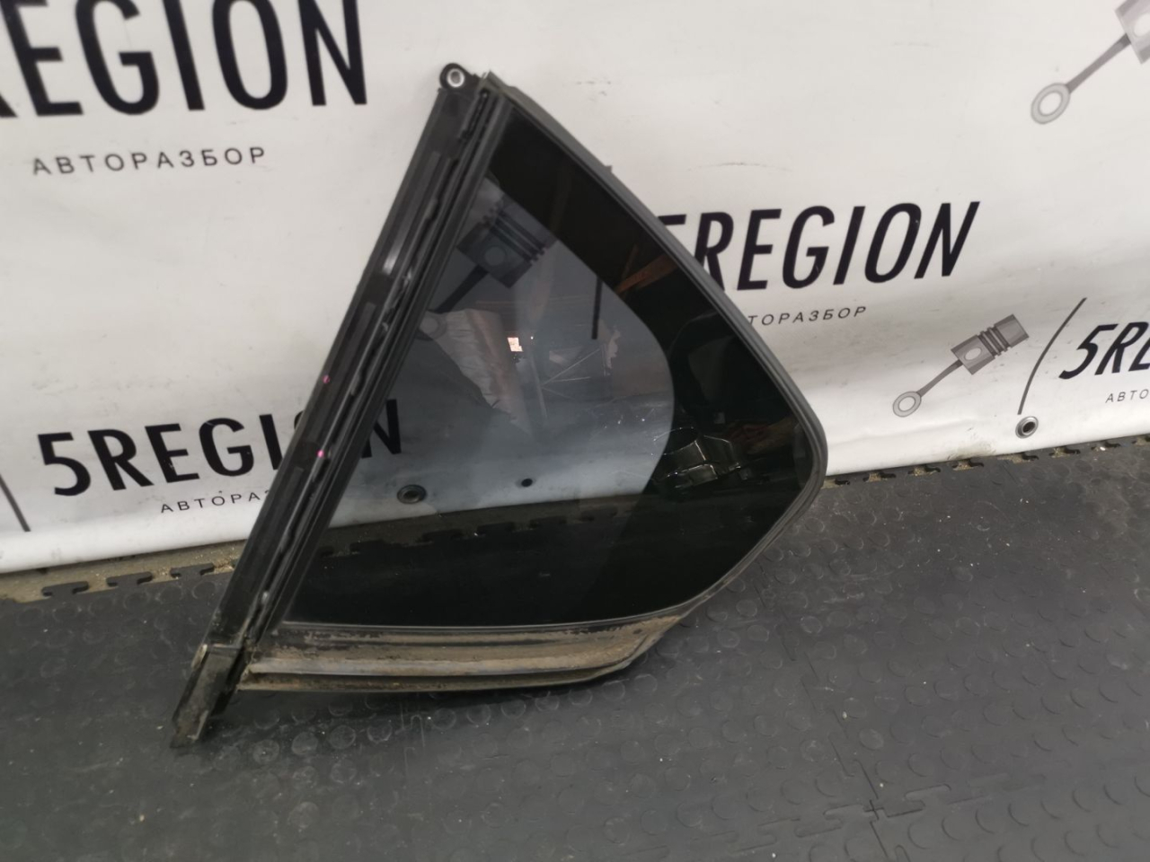 стекло двери задней левой Alfa Romeo Giulia 2 поколение 952 2018, 2.0 л., бензин, АКПП, vesuvio gray metallic, седан, полный привод - фото №1