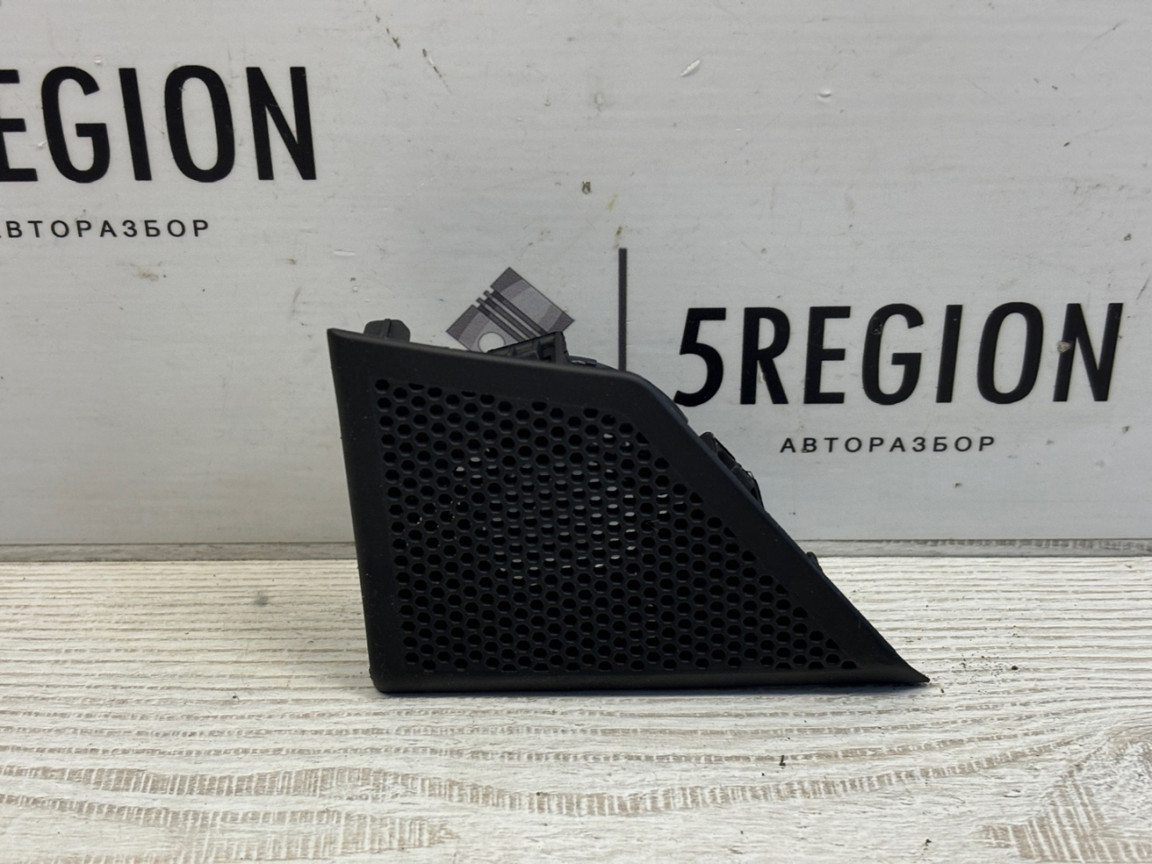 сетка на динамик Alfa Romeo Giulia 2 поколение 952 2018, 2.0 л., бензин, АКПП, montecarlo blue, седан, задний привод, правый руль - фото №1