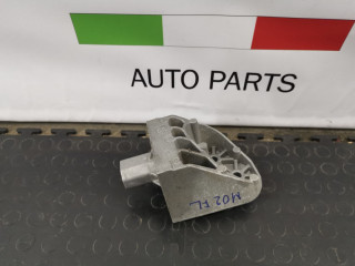 кронштейн радиатора Maserati Levante 1 поколение [рестайлинг] M161 2023, 2.0 л., АКПП, внедорожник 5 дв., полный привод, правый руль, 670001323