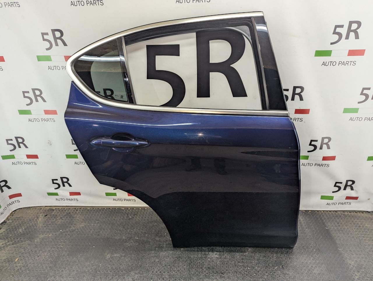 дверь задняя правая Alfa Romeo Stelvio 1 поколение 949 2019, 2.0 л., бензин, АКПП, montecarlo blue, внедорожник 5 дв., полный привод, правый руль - фото №1