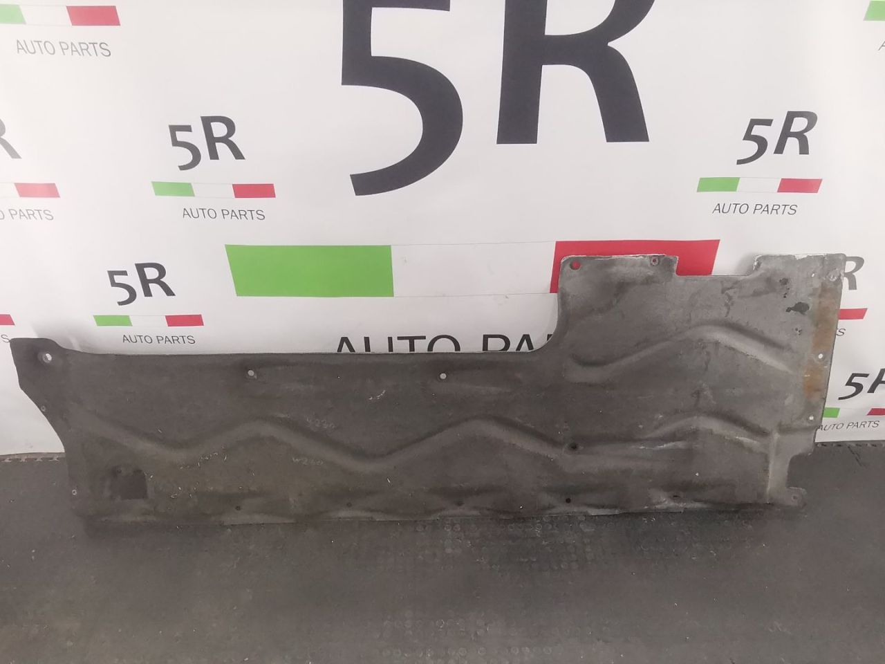 защита днища Alfa Romeo Giulia 2 поколение 952 2017, 2.9 л., бензин, АКПП, rosso competizione, седан, задний привод, правый руль, 50564052 - фото №1