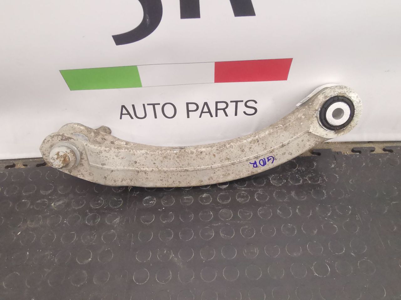 рычаг задний правый Alfa Romeo Giulia 2 поколение 952 2018, 2.0 л., бензин, АКПП, седан, задний привод, правый руль, 50543275 - фото №1