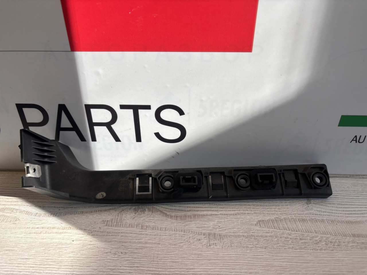 Крепление бампера заднего Alfa Romeo Giulia 2 поколение 952 2018, 2.0 л., бензин, АКПП, vesuvio gray metallic, седан, полный привод, 50534393 - фото №1