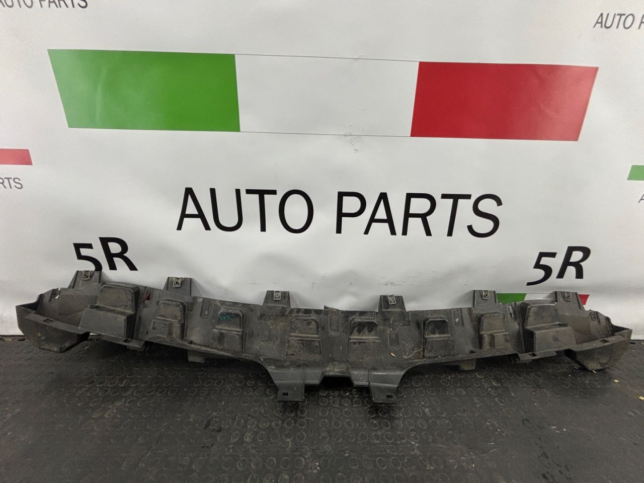 Крепление бампера переднего Alfa Romeo Stelvio 1 поколение 949 2019, 2.2 л., дизель, АКПП, внедорожник 5 дв., полный привод, правый руль, 50540714 - фото №1