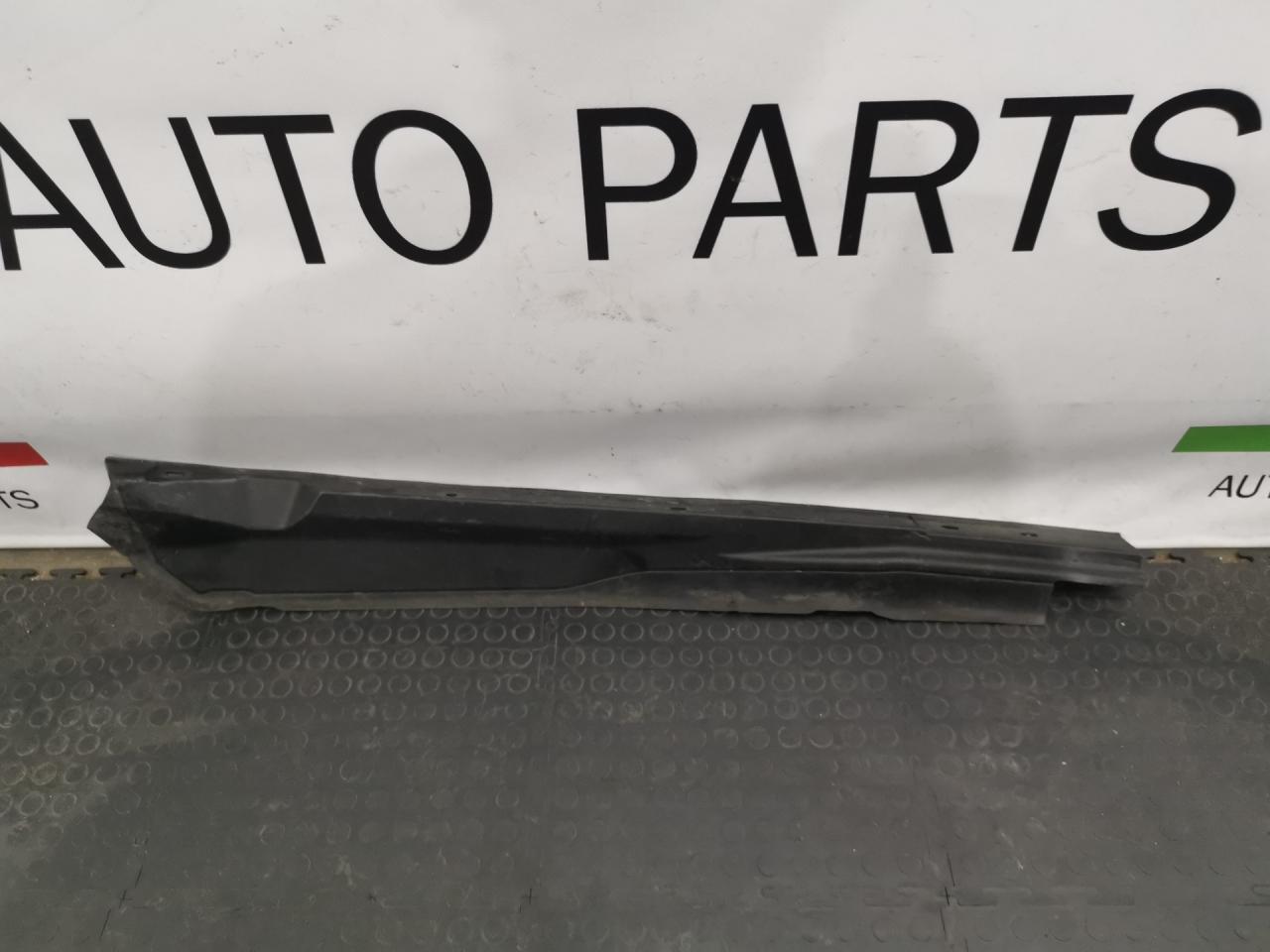 планка под капот BMW 3 серия G20 2019, 2.0 л., B48 B20 B, бензин, АКПП, portimao blau (c31), седан, задний привод, правый руль, 7419385, 51767419385 - фото №1