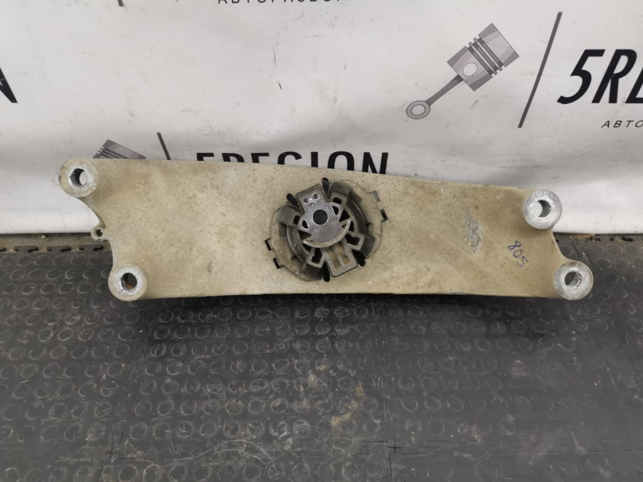 подушка крепления КПП Alfa Romeo Stelvio 1 поколение 949 2019, 2.2 л., дизель, АКПП, внедорожник 5 дв., полный привод, правый руль - фото №1