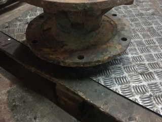 ступица передняя Mercedes-Benz 4x2