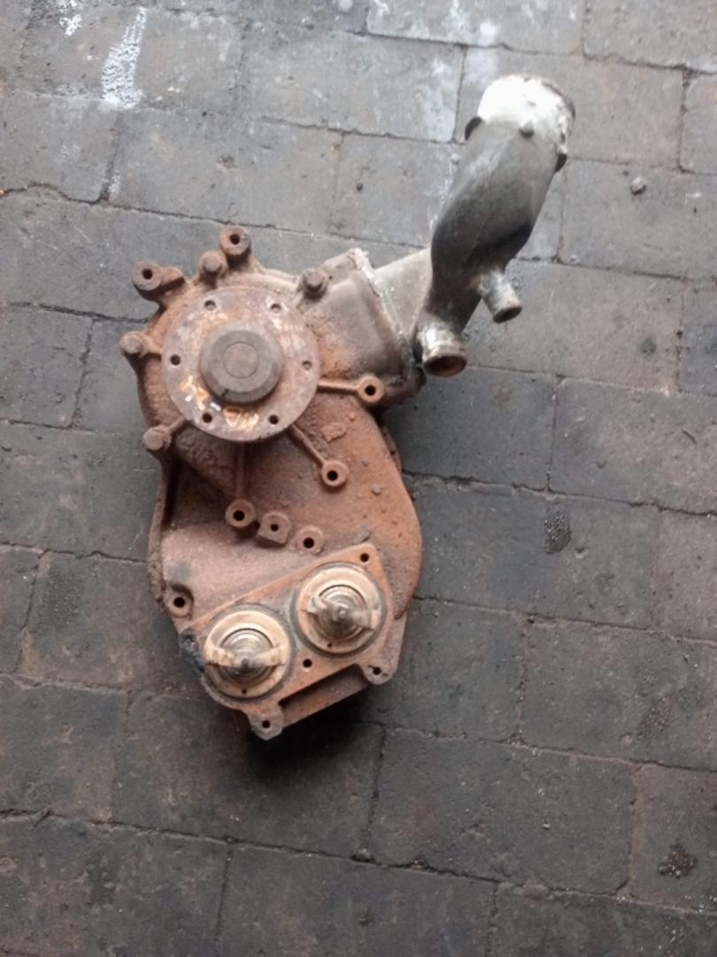 помпа Mercedes-Benz Actros 1 поколение (MP1) (1996 - 2003) - фото №1