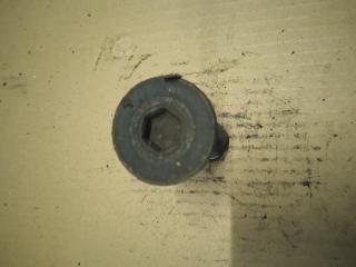 болт двигателя Mercedes-Benz