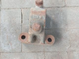 крепление стабилизатора / втулки стабилизатора Mercedes-Benz, 33230263