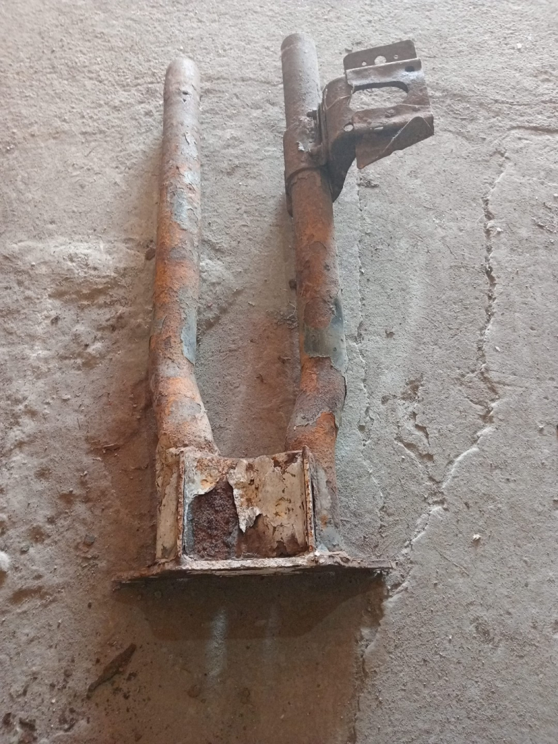 крепление ( кронштейн ) крыла MAN - фото №1