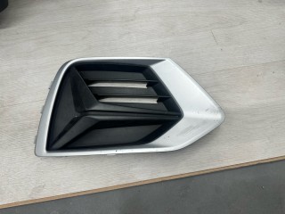заглушка (решетка) в бампер Audi Q3 F3 2020, 2.0 л., бензин, АКПП, внедорожник 5 дв., полный привод, 83A807682B