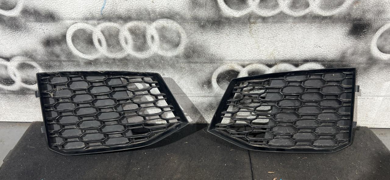 заглушка (решетка) в бампер Audi RS 5 F5 2018, 8W6807682P, 8W6807681P - фото №1