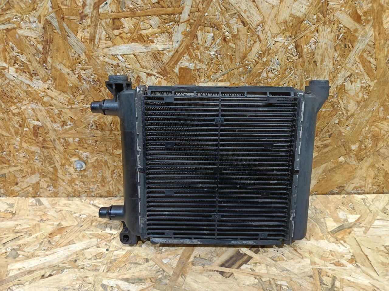 радиатор дополнительный системы охлаждения BMW 1 серия F40 2024, бензин, МКПП, черный, хетчбэк 5 дв., передний привод, 9884537, 17117634565, 7634565 - фото №1