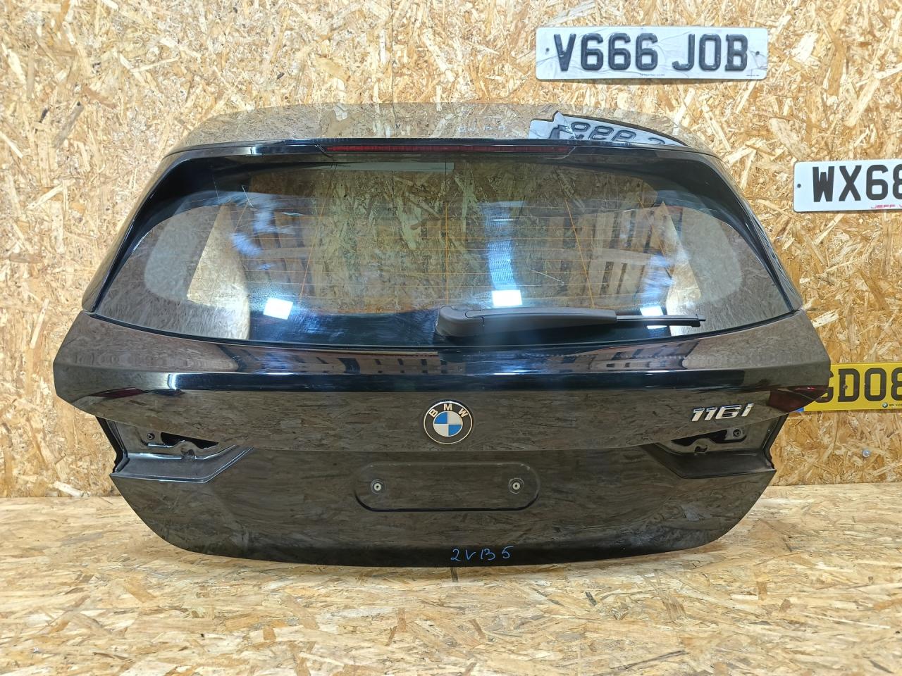 стекло заднее BMW 1 серия F40 2024, бензин, МКПП, черный, хетчбэк 5 дв., передний привод, 51315A20759, 5A20759, 51317456054, 7456054 - фото №1