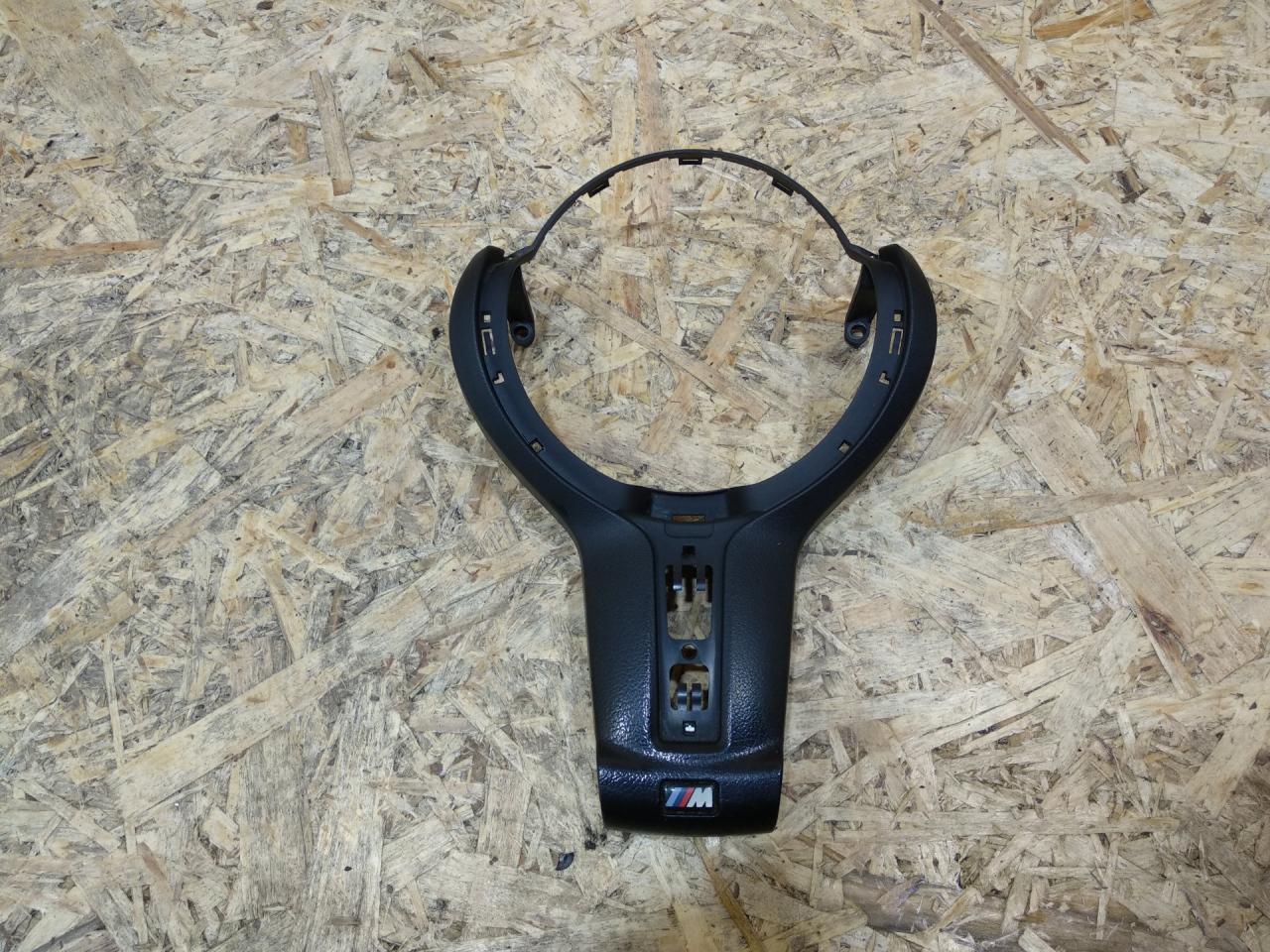 пластик (накладка) на руль BMW 3 серия F30/F31/F34 F30 2014, 2.0 л., дизель, МКПП, седан, полный привод, правый руль, 32307846032, 7846032, 3075842 - фото №1