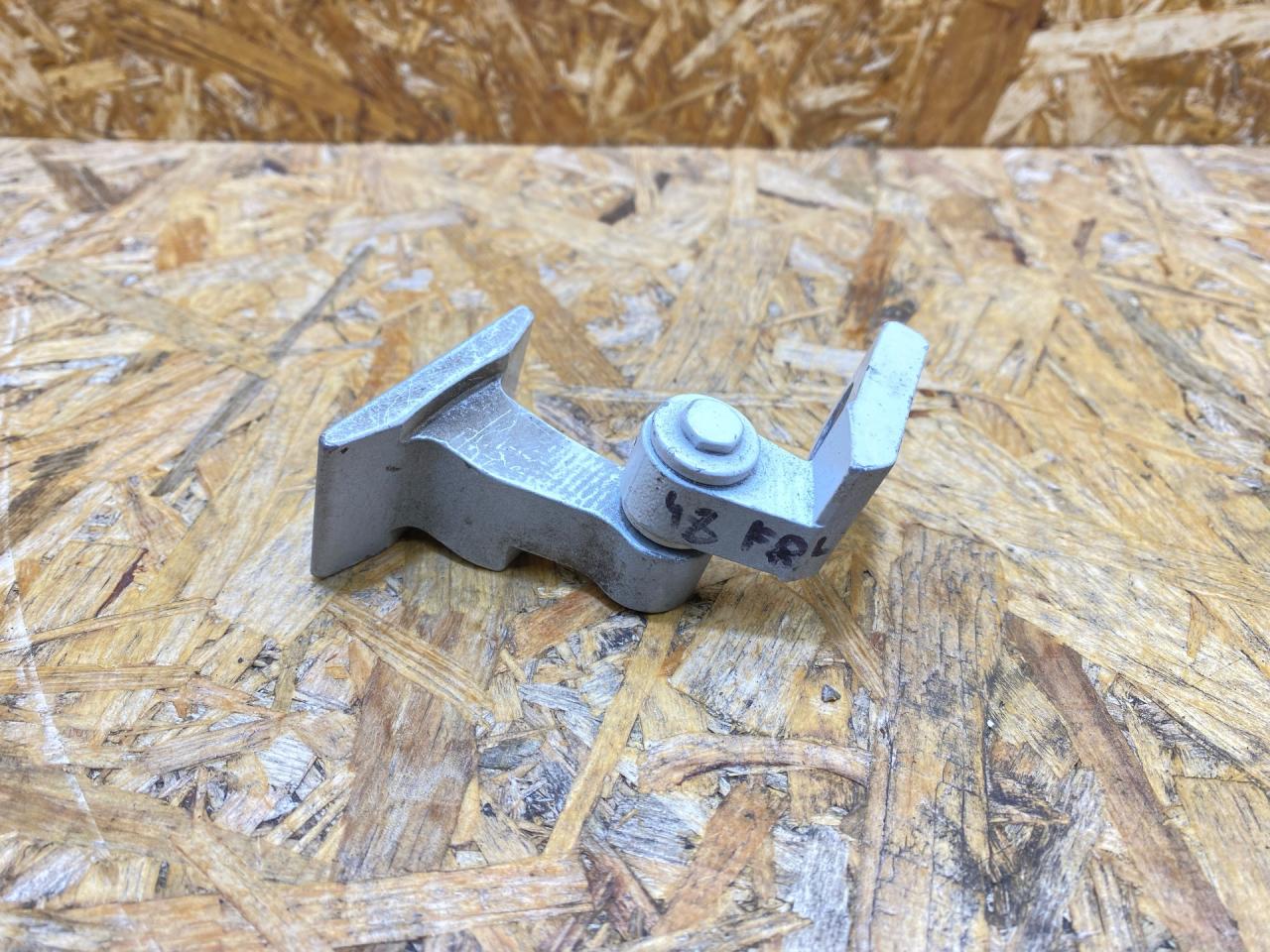 петля двери BMW X1 F48 2016, 2.0 л., дизель, АКПП, белый, внедорожник 5 дв., передний привод, правый руль, 7246065 - фото №1