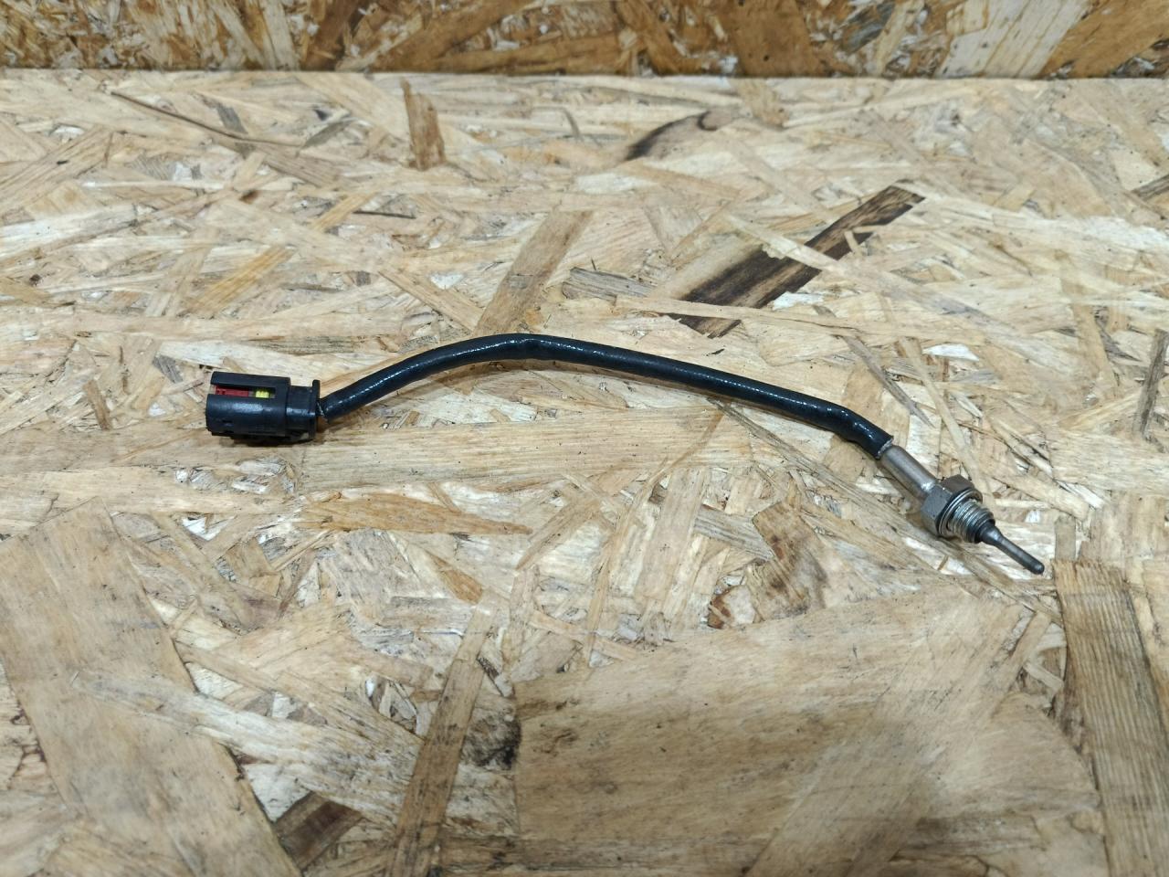 датчик температуры в выпускном коллекторе BMW 5 серия G30/G31 G30 2017, 3.0 л., дизель, АКПП, синий, седан, полный привод, правый руль, 7807686, 13627807686, 13628576316, 8576316 - фото №1