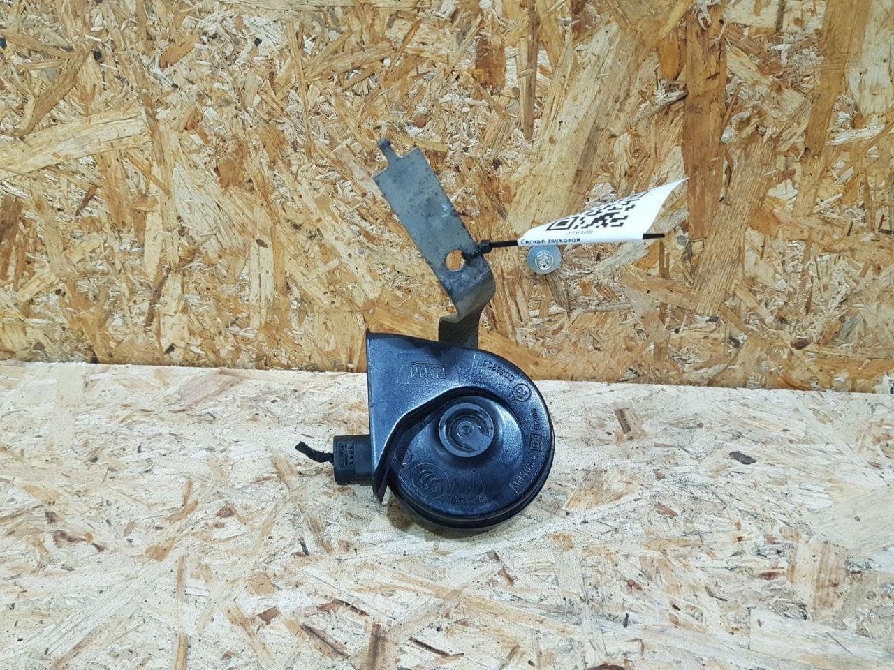 сигнал (клаксон) BMW X5 E70 2007, 4.8 л., бензин, АКПП, серебро, внедорожник 5 дв., полный привод, правый руль - фото №1