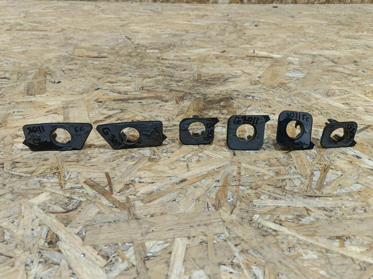 крепление парктроника BMW 5 серия G30/G31 G30 2018, 3.0 л., дизель, АКПП, серый, седан, полный привод, правый руль, 8066255, 8064974, 8064973, 8066258, 7385357, 7385358, 51118073861, 8073861 - фото №1