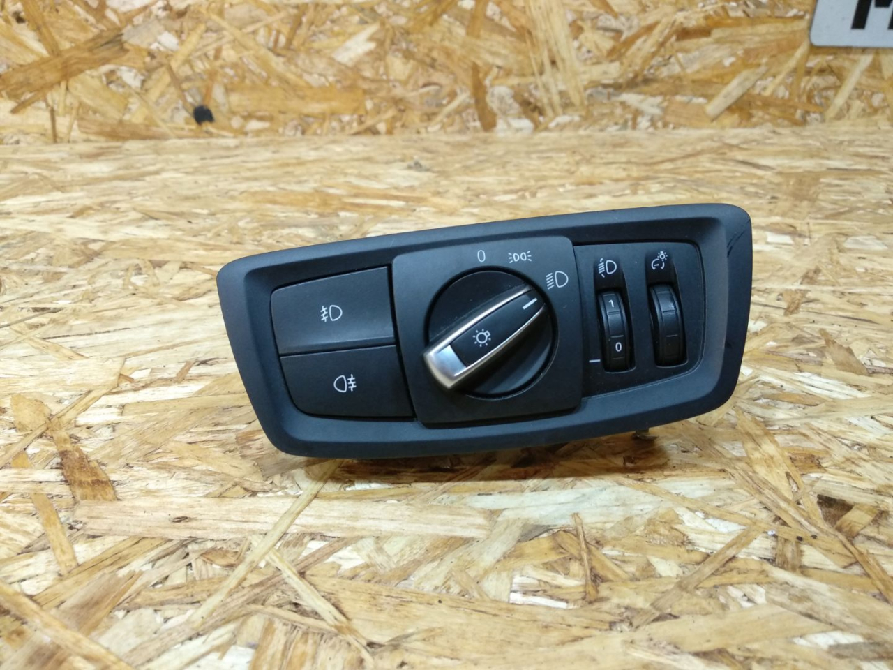 переключатель света BMW X1 F48 2016, 2.0 л., дизель, АКПП, белый, внедорожник 5 дв., передний привод, правый руль, 9393610, 61319393610, 61319388954, 9388954 - фото №1