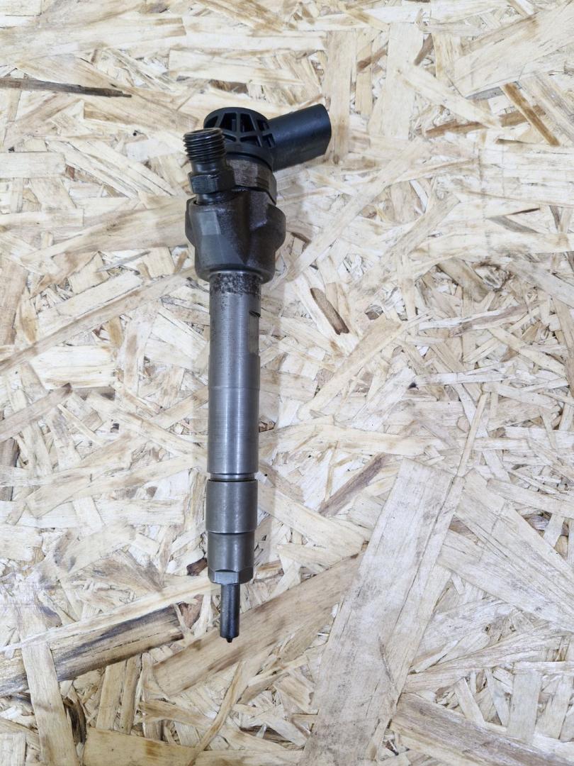 форсунка BMW 3 серия F30/F31/F34 F30 2014, 2.0 л., дизель, МКПП, седан, полный привод, правый руль, 7810702, 13537810702, 0445110595 - фото №1
