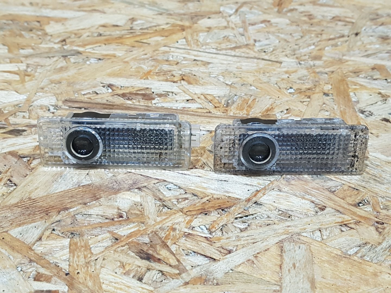подсветка двери BMW 3 серия F30/F31/F34 F30 2014, 2.0 л., дизель, МКПП, седан, полный привод, правый руль - фото №1