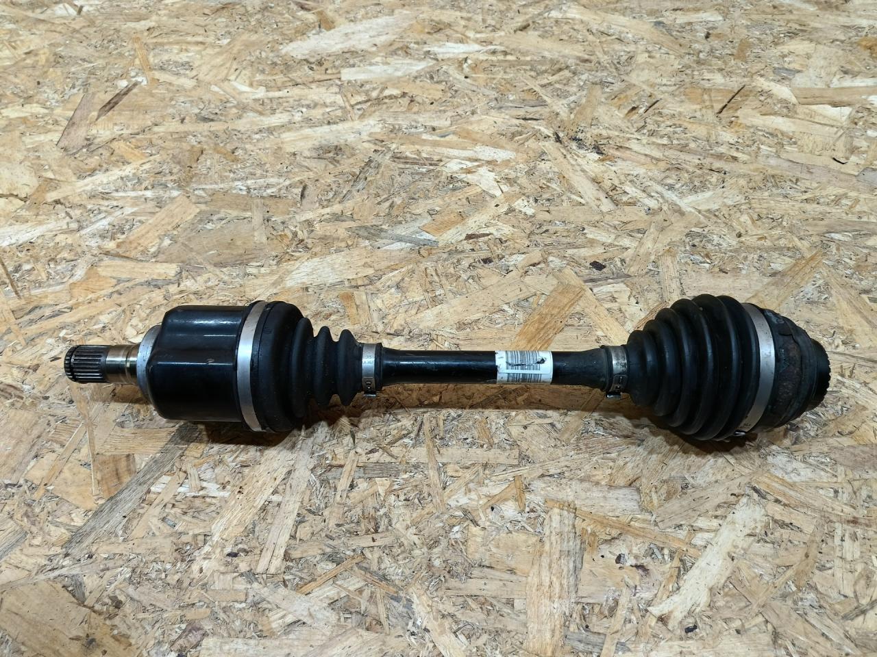 полуось передняя левая (приводной вал, ШРУС) BMW 2 серия Active Tourer F45 2015, дизель, АКПП, серый, минивэн, передний привод, 8643375, 31608643375, 31608611939, 8611939 - фото №1