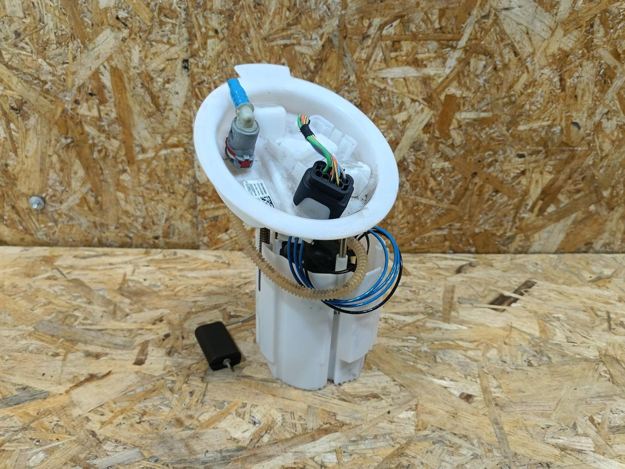 насос топливный BMW 1 серия F40 2024, бензин, МКПП, черный, хетчбэк 5 дв., передний привод, 7300472, 16117300472 - фото №1