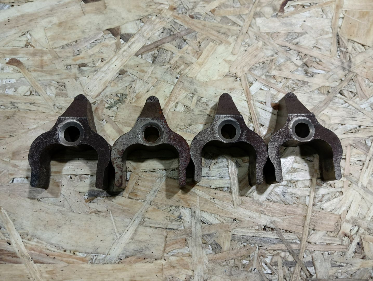 крепление форсунки BMW 5 серия F07/F10/F11 F10 2012, 2.0 л., N47 D20 C, дизель, АКПП, седан, задний привод, правый руль, 13537809798, 7809798, 13534726100, 4726100, 13534725744, 4725744, 13537798450, 7798450 - фото №1