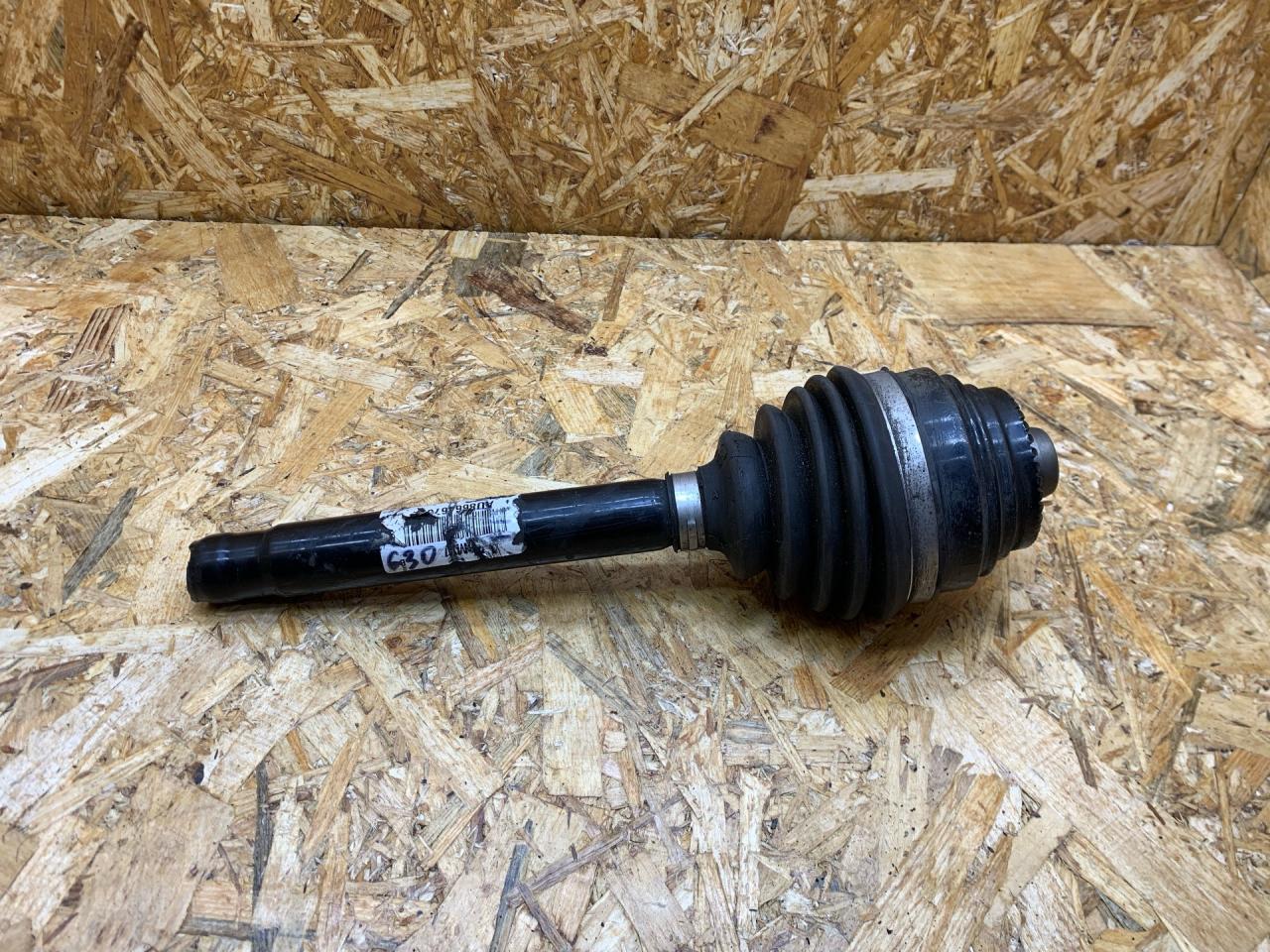 полуось передняя правая (приводной вал, ШРУС) BMW 5 серия G30/G31 G30 2018, 3.0 л., дизель, АКПП, серый, седан, полный привод, правый руль, 31608664676, 8664676, 31608683334, 8683334 - фото №1