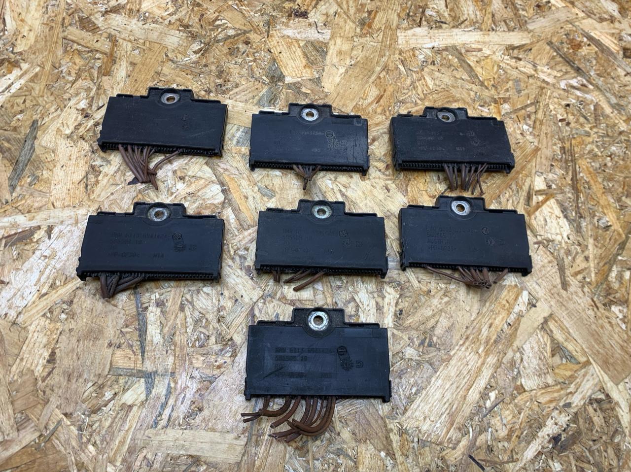 клеммник BMW X5 E70 2008, 3.0 л., дизель, АКПП, серый, внедорожник 5 дв., полный привод, правый руль, 61136941424, 6941424 - фото №1