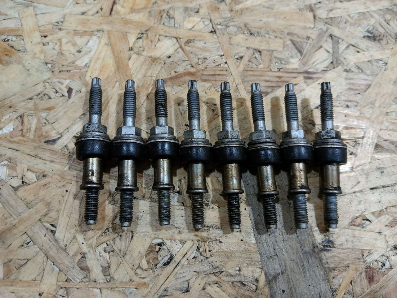 крепление форсунки BMW X6 E71/E72 2008, 3.0 л., дизель, АКПП, внедорожник 5 дв., полный привод, правый руль, 11120036237, 0036237, 11120006843, 0006843 - фото №1