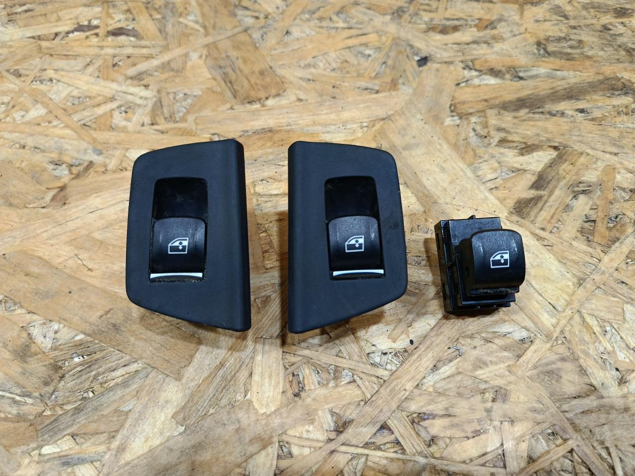 кнопка стеклоподъемника двери BMW 5 серия G30/G31 G30 2018, 3.0 л., дизель, АКПП, серый, седан, полный привод, правый руль, 9327031, 61319327031 - фото №1